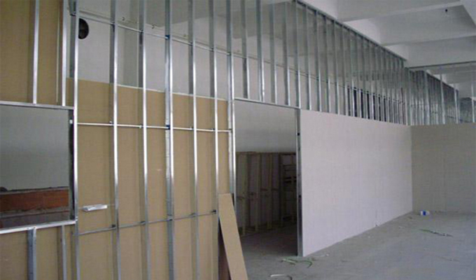 影響專業(yè)廠房建筑裝修施工質量的因素分析