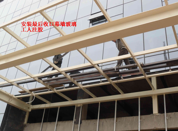 四川威騰家具幕墻施工現(xiàn)場實景圖