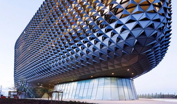 金屬幕墻的性能特點(diǎn)